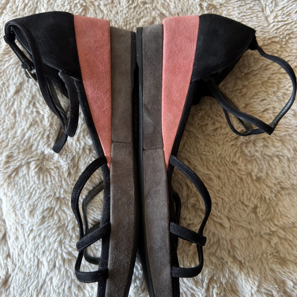 Elegant Black and Pink Strappy Sandals - Picture 4 of 8